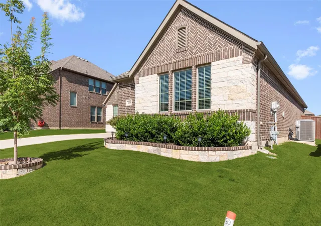 Photo 3 of Single family home for sale at 1215 Alderwood Dr, Justin, TX 76247 | MLS# 21335932 | Listing updated on 2026-09-28