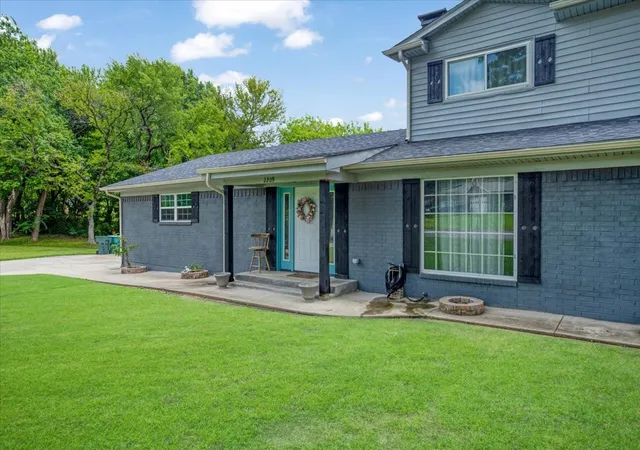 Photo 3 of Single family home for sale at 2209 Ridgewood Dr, Sherman, TX 75092 | MLS# 21336680 | Listing updated on 2026-10-05