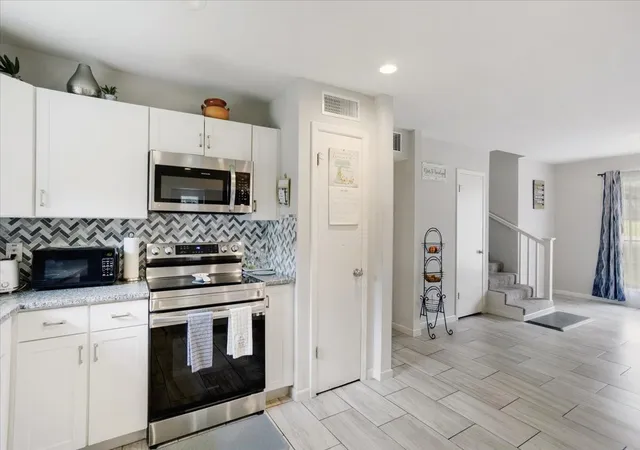 Photo 4 of Single family home for sale at 2209 Ridgewood Dr, Sherman, TX 75092 | MLS# 21336680 | Listing updated on 2026-10-05