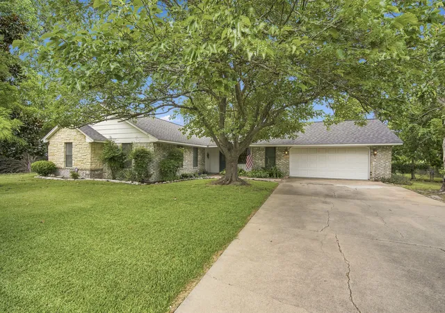 Photo 1 of Single family home for sale at 1215 Butcher Rd, Waxahachie, TX 75165 | MLS# 21335915 | Listing updated on 2026-08-02