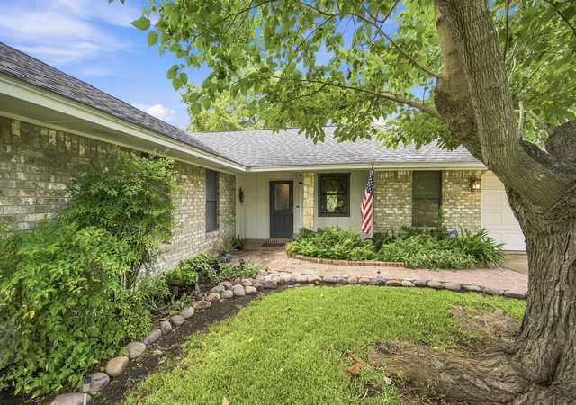 Photo 2 of Single family home for sale at 1215 Butcher Rd, Waxahachie, TX 75165 | MLS# 21335915 | Listing updated on 2026-08-02