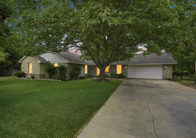 Photo 3 of Single family home for sale at 1215 Butcher Rd, Waxahachie, TX 75165 | MLS# 21335915 | Listing updated on 2026-08-02