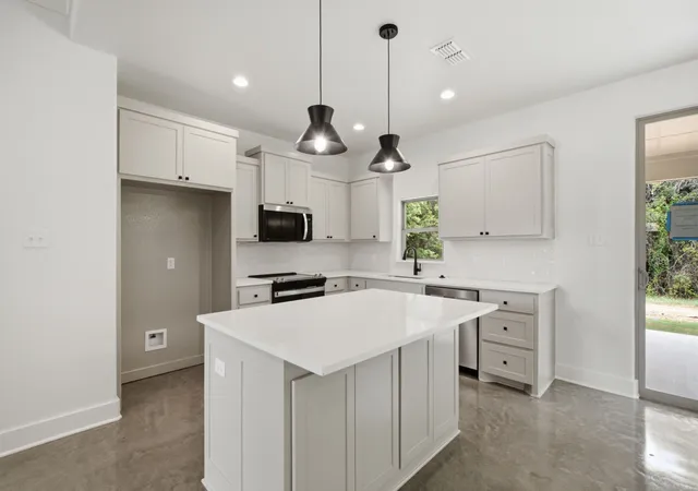 Photo 2 of Single family home for sale at 124 Graystone, Weatherford, TX 76088 | MLS# 21336914 | Listing updated on 2026-07-29