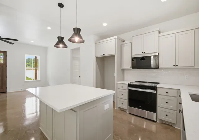 Photo 3 of Single family home for sale at 124 Graystone, Weatherford, TX 76088 | MLS# 21336914 | Listing updated on 2026-07-29