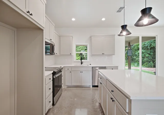 Photo 3 of Single family home for sale at 124 Graystone, Weatherford, TX 76088 | MLS# 21336914 | Listing updated on 2026-07-29