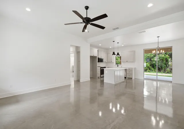 Photo 4 of Single family home for sale at 124 Graystone, Weatherford, TX 76088 | MLS# 21336914 | Listing updated on 2026-07-29