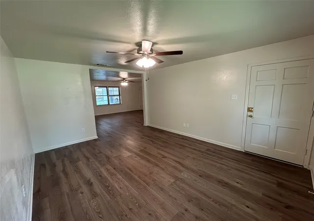 Photo 3 of Sale Pending at 900 N 23 1/2 St, Corsicana, TX 75110 | MLS# 21333971 | Listing updated on 2026-09-28