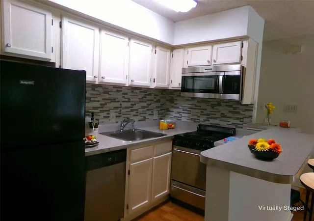 Listing Photo 5 - Condo for sale in building located at 2311 Basil Dr, Arlington, TX 76006 - Unit #C304