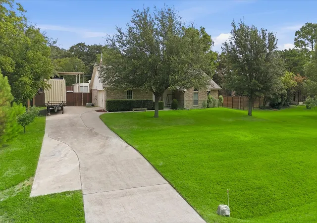Photo 2 of Single family home for sale at 306 Oak Dr, Argyle, TX 76226 | MLS# 21331060 | Listing updated on 2026-09-11