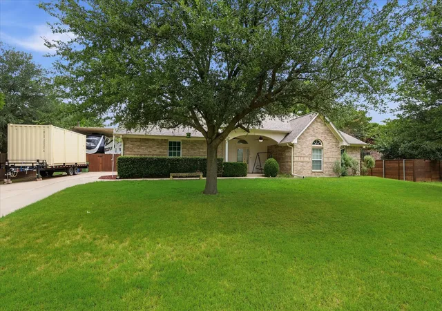 Photo 3 of Single family home for sale at 306 Oak Dr, Argyle, TX 76226 | MLS# 21331060 | Listing updated on 2026-09-11
