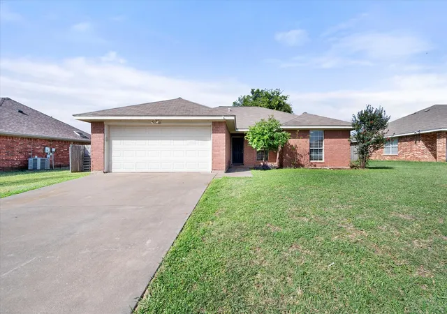 Photo 3 of Single family home for sale at 330 Schumacher Dr, Burleson, TX 76028 | MLS# 21332367 | Listing updated on 2026-09-08