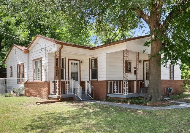 Photo 1 of Single family home for sale at 1021 Martin Luther King Jr Blvd, Corsicana, TX 75110 | MLS# 21334570 | Listing updated on 2026-09-10