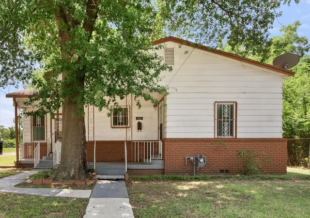 Photo 32 of Single family home for sale at 1021 Martin Luther King Jr Blvd, Corsicana, TX 75110 | MLS# 21334570 | Listing updated on 2026-09-10