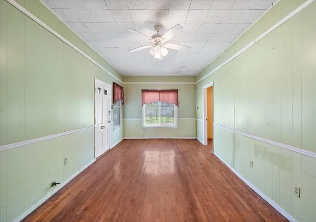 Photo 3 of Single family home for sale at 1021 Martin Luther King Jr Blvd, Corsicana, TX 75110 | MLS# 21334570 | Listing updated on 2026-09-10