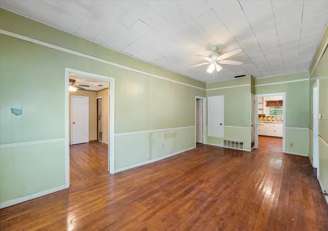 Photo 4 of Single family home for sale at 1021 Martin Luther King Jr Blvd, Corsicana, TX 75110 | MLS# 21334570 | Listing updated on 2026-09-10
