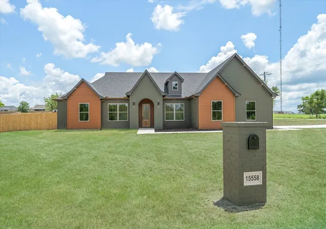Photo 3 of Single family home for sale at 15558 Cr 436, Lindale, TX 75771 | MLS# 21337363 | Listing updated on 2026-07-31