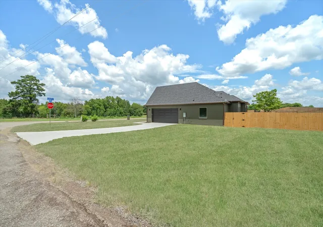 Photo 4 of Single family home for sale at 15558 Cr 436, Lindale, TX 75771 | MLS# 21337363 | Listing updated on 2026-07-31