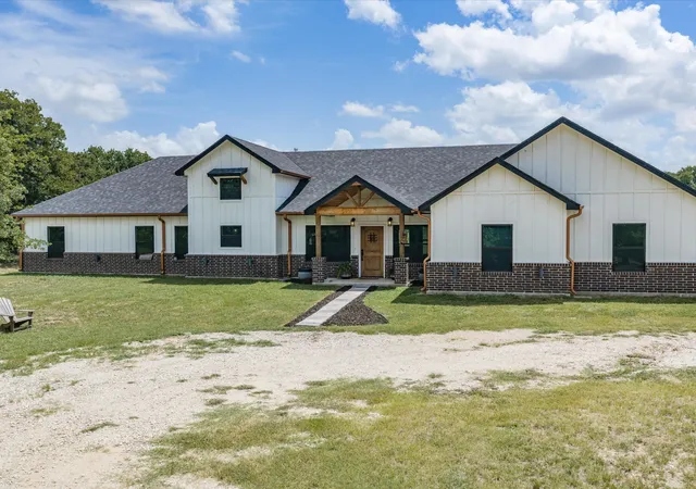 Photo 2 of Single family home for sale at 403 Polk Rd, Bowie, TX 76230 | MLS# 21337384 | Listing updated on 2026-09-09