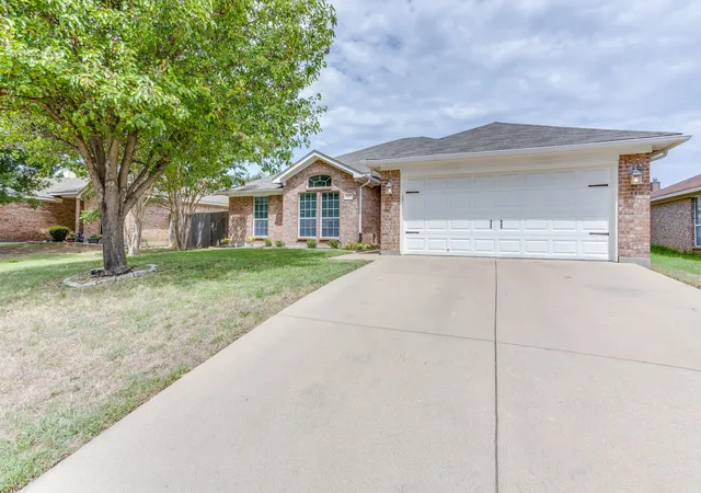 Photo 1 of Sale Pending at 1020 Thistle Meade Cir, Burleson, TX 76028 | MLS# 21311581 | Listing updated on 2026-09-08