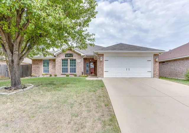 Photo 2 of Sale Pending at 1020 Thistle Meade Cir, Burleson, TX 76028 | MLS# 21311581 | Listing updated on 2026-09-08