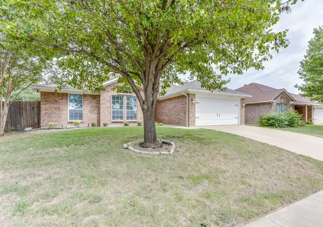 Photo 3 of Sale Pending at 1020 Thistle Meade Cir, Burleson, TX 76028 | MLS# 21311581 | Listing updated on 2026-09-08