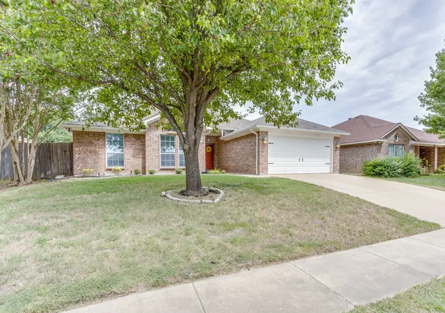 Photo 3 of Sale Pending at 1020 Thistle Meade Cir, Burleson, TX 76028 | MLS# 21311581 | Listing updated on 2026-09-08