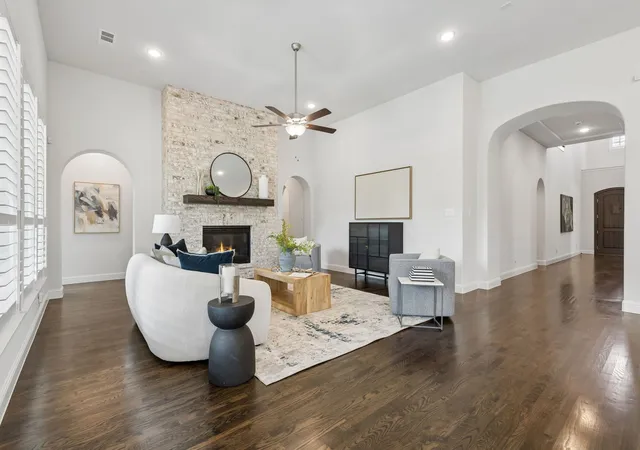 Photo 4 of Single family home for sale at 4043 Fairbanks Dr, Frisco, TX 75033 | MLS# 21335940 | Listing updated on 2026-10-05