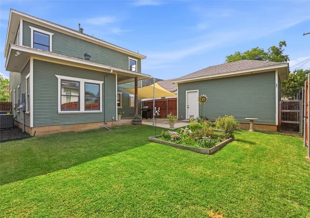 Photo 4 of Sale Pending at 1604 Washington Ave, Fort Worth, TX 76104 | MLS# 21337480 | Listing updated on 2026-10-05