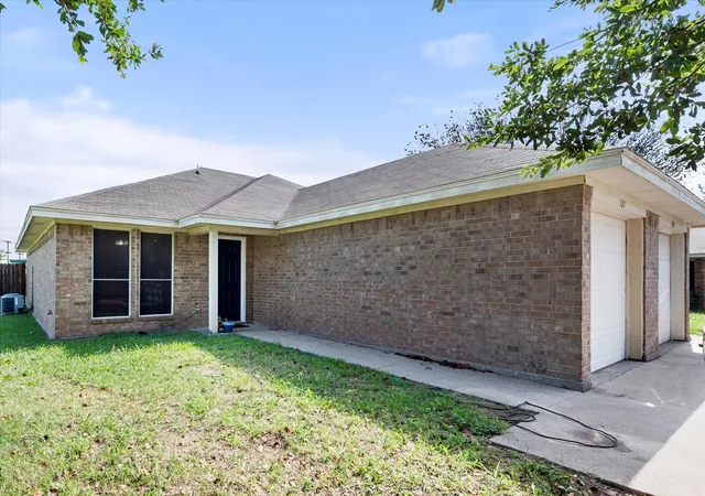 Listing Photo 4 - Condo for sale in building located at 301 Schumacher Dr, Burleson, TX 76028 - Unit #303
