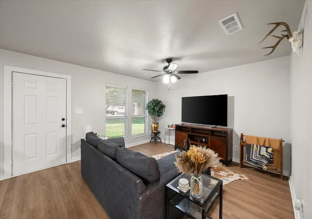 Listing Photo 5 - Condo for sale in building located at 301 Schumacher Dr, Burleson, TX 76028 - Unit #303