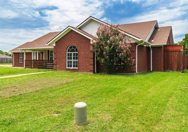 Photo 3 of Single family home for sale at 608 Aldridge St, Commerce, TX 75428 | MLS# 21337525 | Listing updated on 2026-09-07
