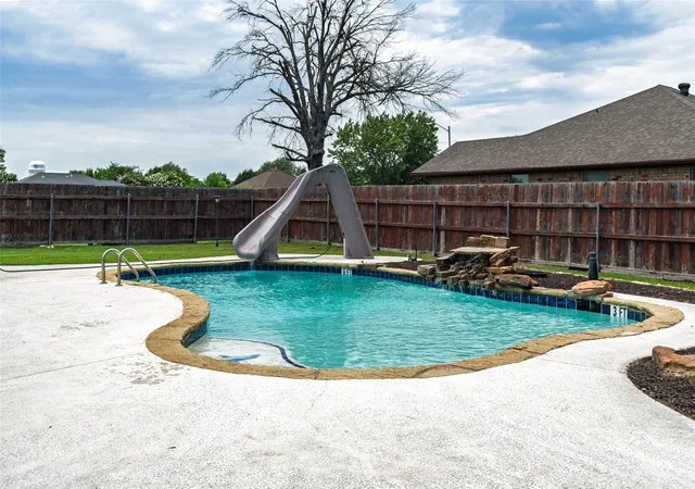 Photo 3 of Single family home for sale at 608 Aldridge St, Commerce, TX 75428 | MLS# 21337525 | Listing updated on 2026-09-07