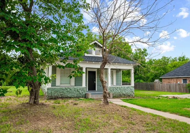 Photo 3 of Single family home for sale at 244 Dunlap St, Waxahachie, TX 75165 | MLS# 21337652 | Listing updated on 2026-09-08
