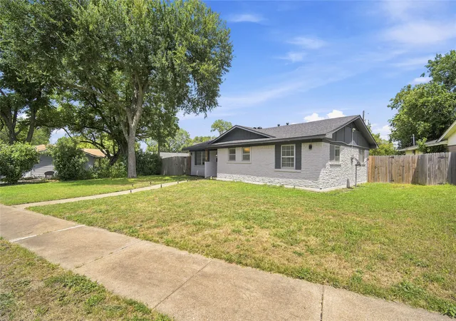 Photo 3 of Single family home for sale at 222 Rockaway Dr, Duncanville, TX 75116 | MLS# 21337721 | Listing updated on 2026-10-03