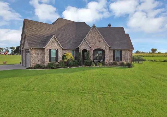Photo 3 of Single family home for sale at 9688 Whispering Creek Ter, Grandview, TX 76050 | MLS# 21336785 | Listing updated on 2026-09-14