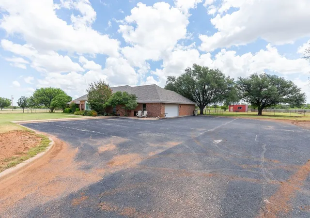 Photo 3 of Single family home for sale at 433 Avenida De Leon, Abilene, TX 79602 | MLS# 21337630 | Listing updated on 2026-09-30
