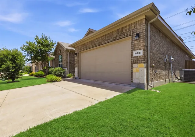 Photo 2 of Single family home for sale at 908 Nelson Pl, Burleson, TX 76028 | MLS# 21337770 | Listing updated on 2026-08-31