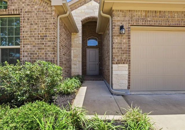 Photo 3 of Single family home for sale at 908 Nelson Pl, Burleson, TX 76028 | MLS# 21337770 | Listing updated on 2026-08-31