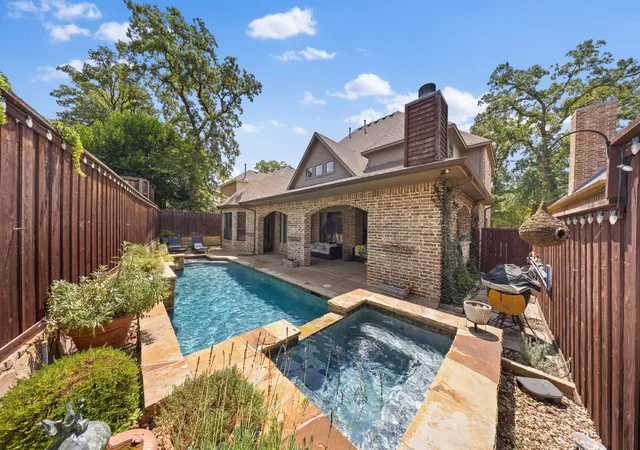 Photo 1 of Single family home for sale at 309 Matthew Ave, Denton, TX 76210 | MLS# 21337733 | Listing updated on 2026-09-12