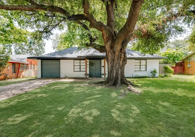Photo 1 of Sale Pending at 5163 Waits Ave, Fort Worth, TX 76133 | MLS# 21332615 | Listing updated on 2026-09-11