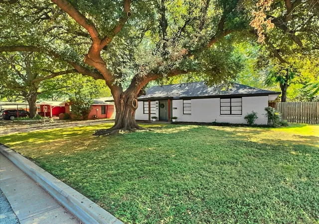 Photo 2 of Sale Pending at 5163 Waits Ave, Fort Worth, TX 76133 | MLS# 21332615 | Listing updated on 2026-09-11