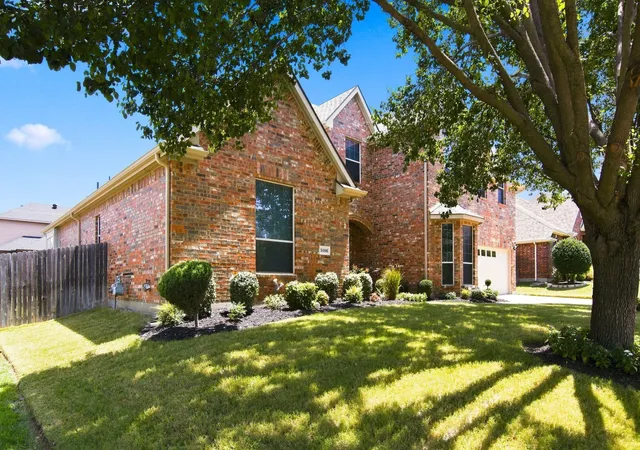 Photo 2 of Sale Pending at 1406 Lennox Wy, Mansfield, TX 76063 | MLS# 21331031 | Listing updated on 2026-09-21