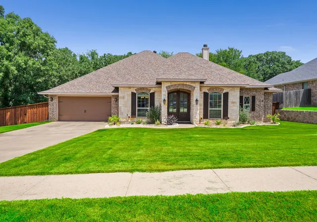 Photo 1 of Sale Pending at 508 Oak Forest Ct, Kennedale, TX 76060 | MLS# 21337869 | Listing updated on 2026-09-20