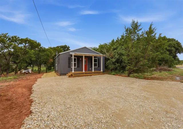 Photo 2 of Single family home for sale at 3006 Moon Ct, Granbury, TX 76049 | MLS# 21336447 | Listing updated on 2026-09-08