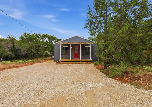 Photo 3 of Single family home for sale at 3006 Moon Ct, Granbury, TX 76049 | MLS# 21336447 | Listing updated on 2026-09-08