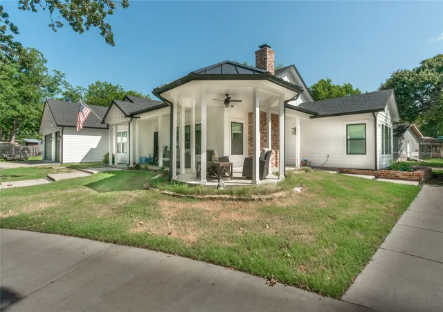 Photo 1 of Single family home for sale at 131 Lakeway Ln, Gun Barrel City, TX 75156 | MLS# 21337766 | Listing updated on 2026-09-10