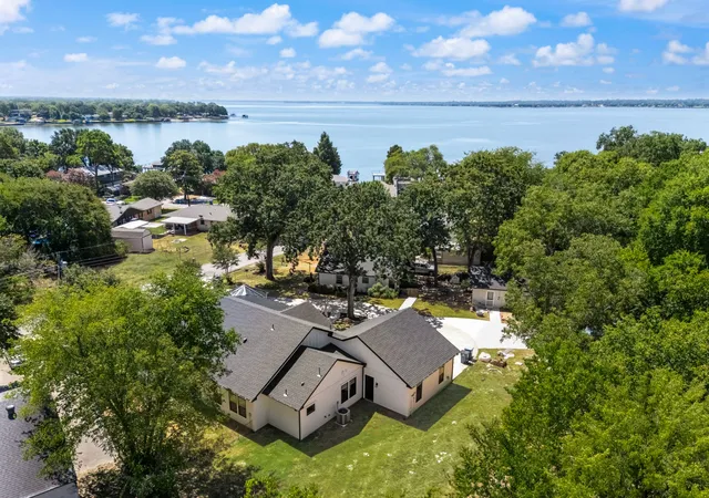 Photo 1 of Single family home for sale at 131 Lakeway Ln, Gun Barrel City, TX 75156 | MLS# 21337766 | Listing updated on 2026-10-01