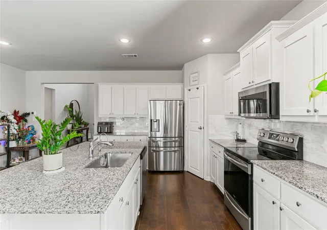 Photo 4 of Single family home for sale at 832 Feather Edge Dr, Springtown, TX 76082 | MLS# 21337969 | Listing updated on 2026-09-04