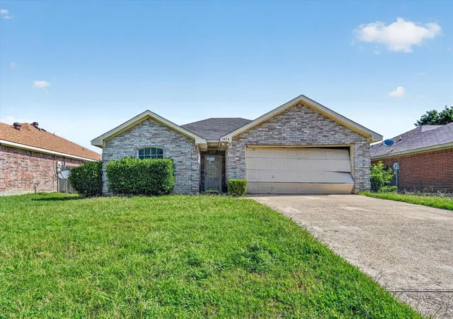Photo 1 of Single family home for sale at 1414 Aviary Dr, De Soto, TX 75115 | MLS# 21334880 | Listing updated on 2026-09-12