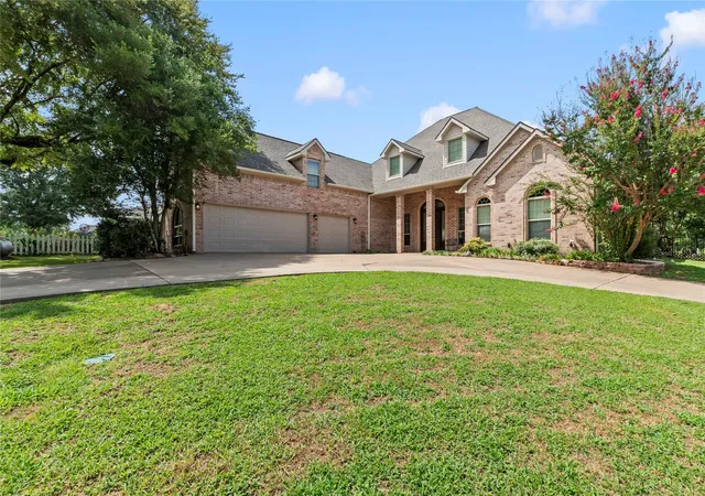 Photo 1 of Single family home for sale at 10776 Legg Dr, Kemp, TX 75143 | MLS# 21333963 | Listing updated on 2026-10-03